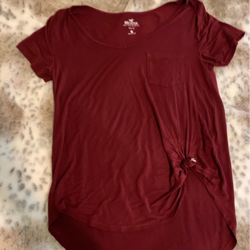 Hollister Burgundy soft and bouncy top.